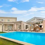 Villa Star
